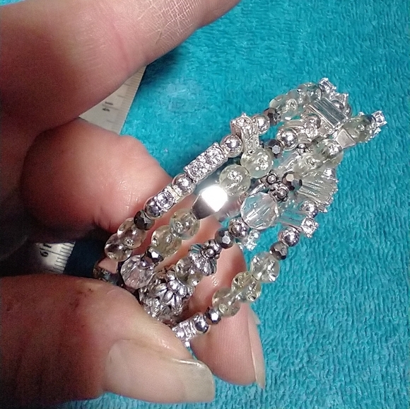 Elegant Silver and Clear Beaded Wire Bracelet - Picture 1 of 5